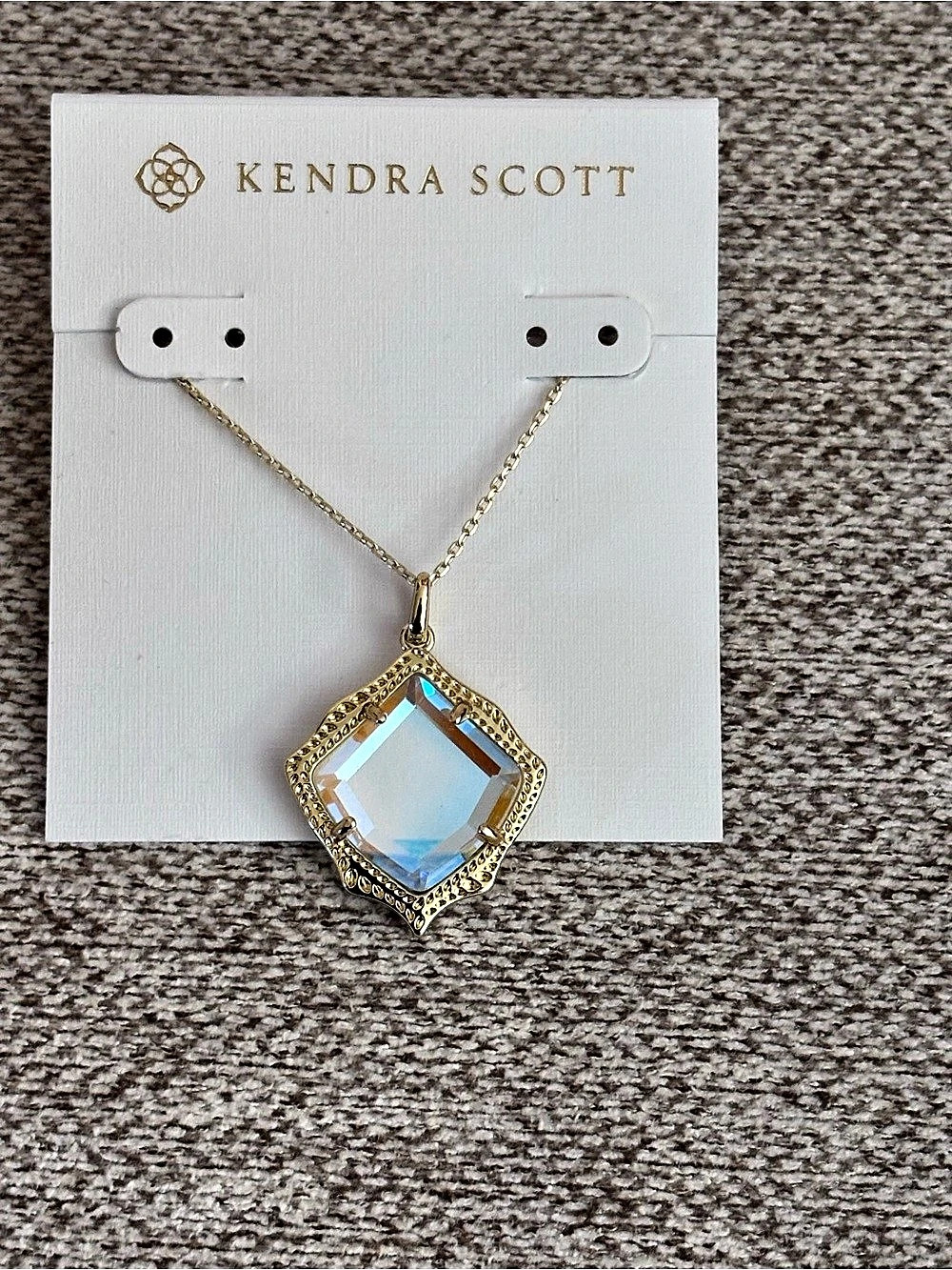 Kendra Scott Kacey Dichroic Glass Short Pendant Necklace – Gold Tone- NWOT